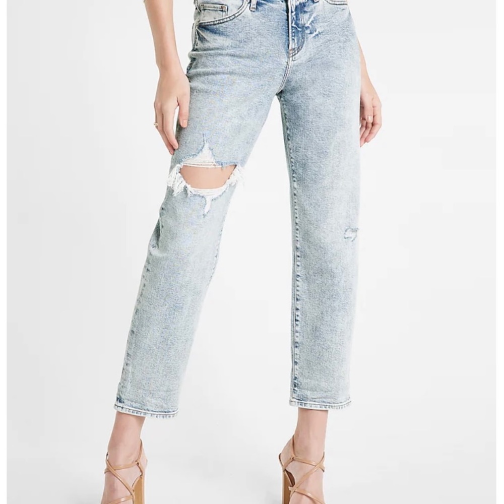 NWT Express Mid rise light wash boyfriend jeans - Picture 3 of 3